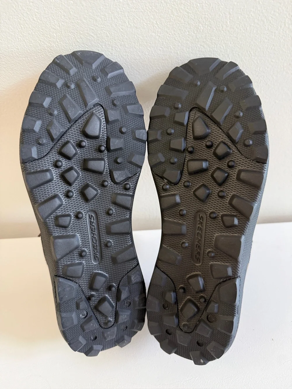 Skechers Women's Slip-Ins Quilted Tan and Black Slip-On Sneakers Size 9